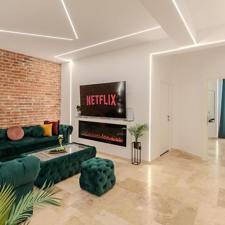 Luxury Living: Smart 2Br Apartment At Unirii Square Bucharest Luaran gambar