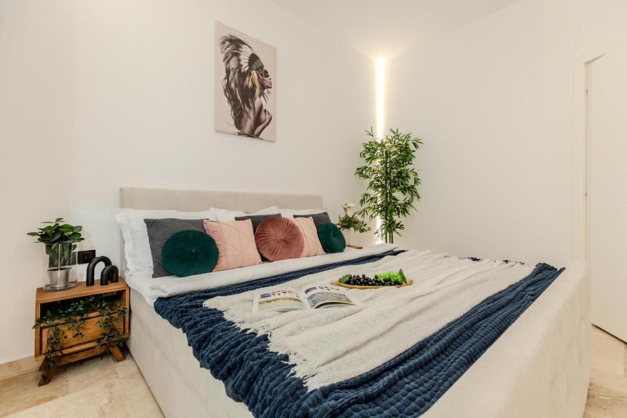 Luxury Living: Smart 2Br Apartment At Unirii Square Bucharest Luaran gambar