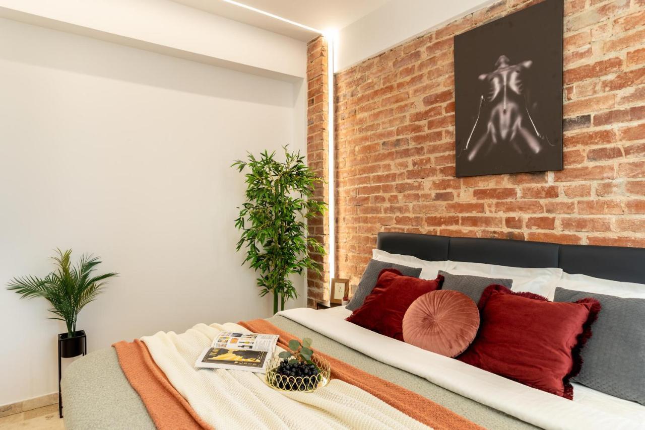 Luxury Living: Smart 2Br Apartment At Unirii Square Bucharest Luaran gambar