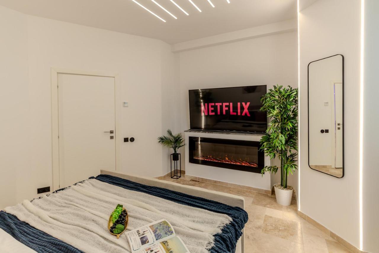 Luxury Living: Smart 2Br Apartment At Unirii Square Bucharest Luaran gambar