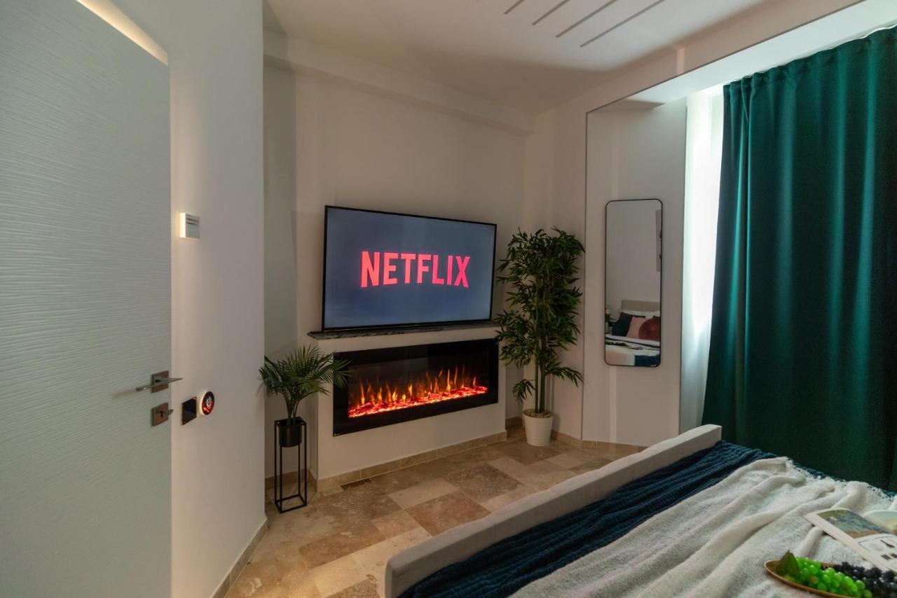 Luxury Living: Smart 2Br Apartment At Unirii Square Bucharest Luaran gambar