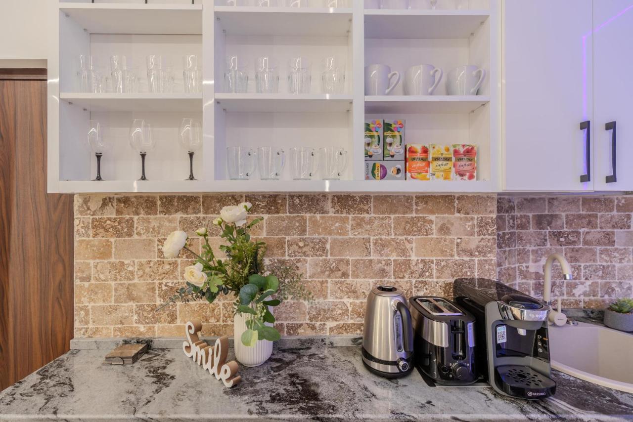 Luxury Living: Smart 2Br Apartment At Unirii Square Bucharest Luaran gambar