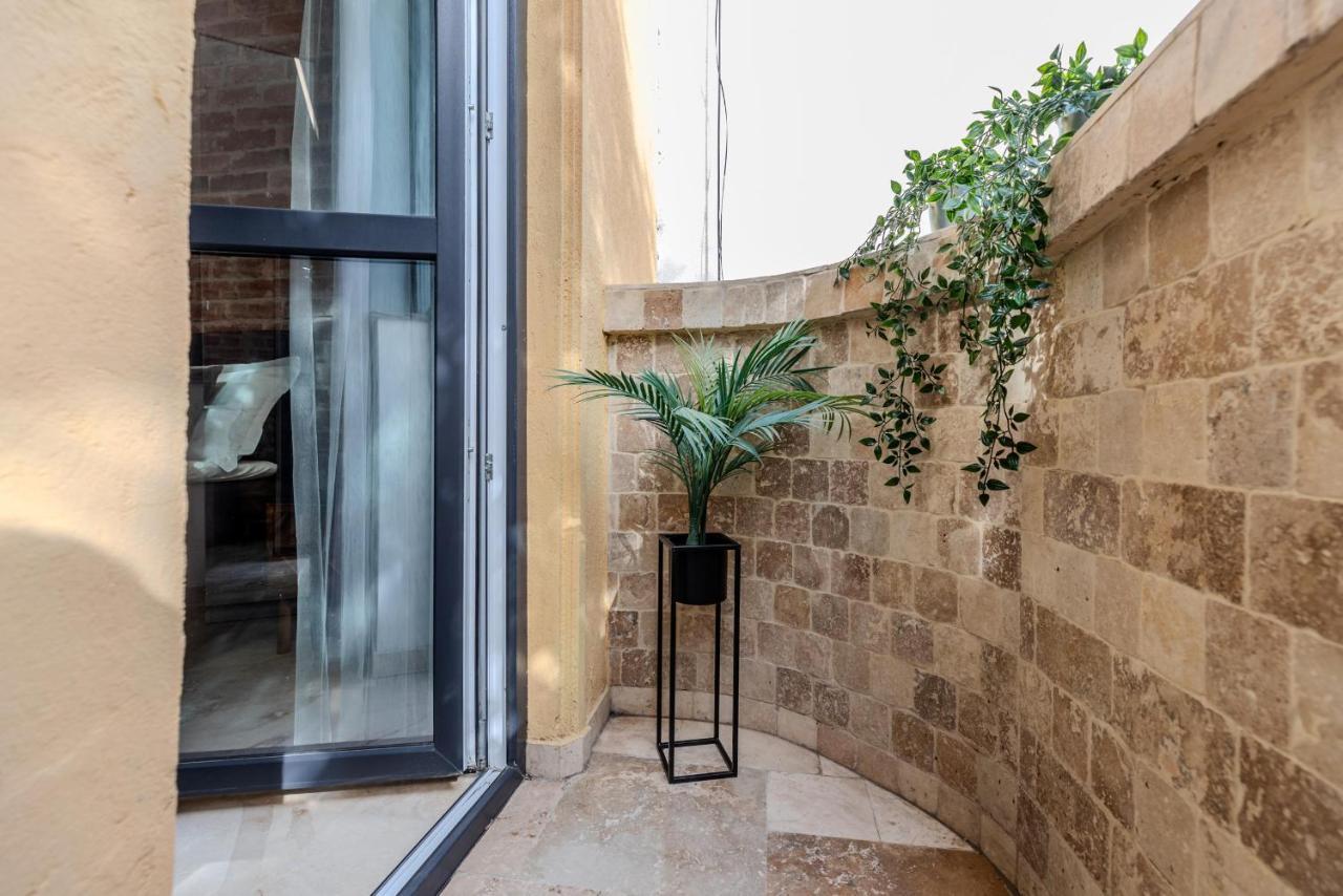 Luxury Living: Smart 2Br Apartment At Unirii Square Bucharest Luaran gambar