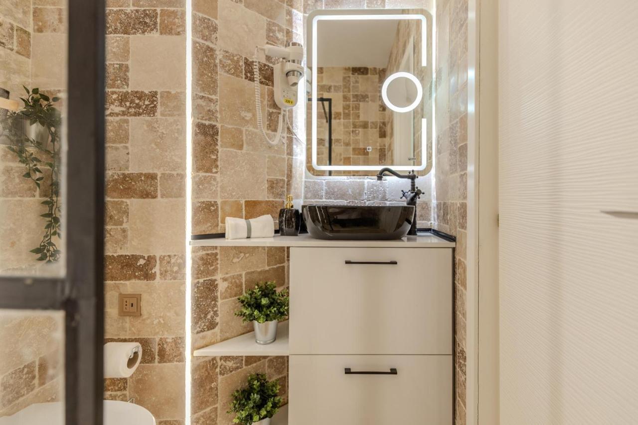 Luxury Living: Smart 2Br Apartment At Unirii Square Bucharest Luaran gambar