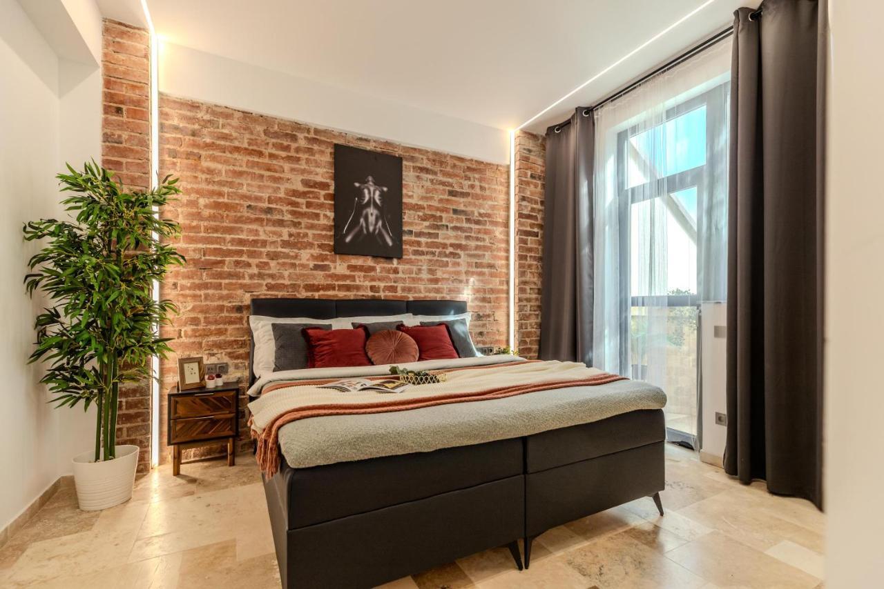 Luxury Living: Smart 2Br Apartment At Unirii Square Bucharest Luaran gambar