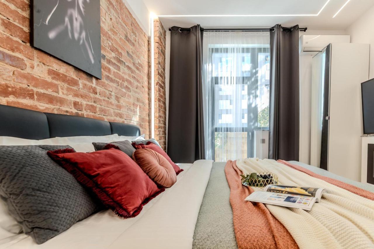 Luxury Living: Smart 2Br Apartment At Unirii Square Bucharest Luaran gambar