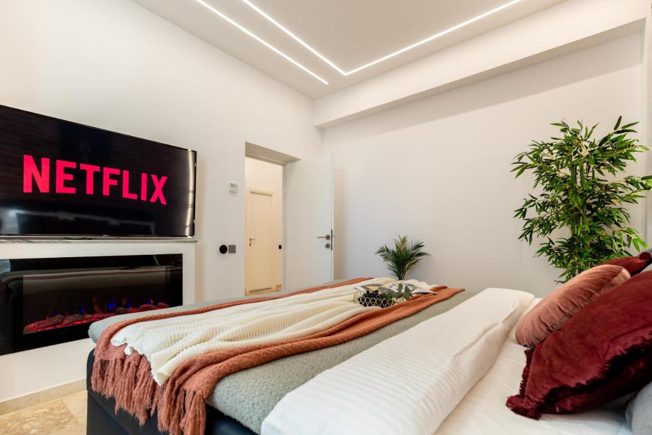 Luxury Living: Smart 2Br Apartment At Unirii Square Bucharest Luaran gambar