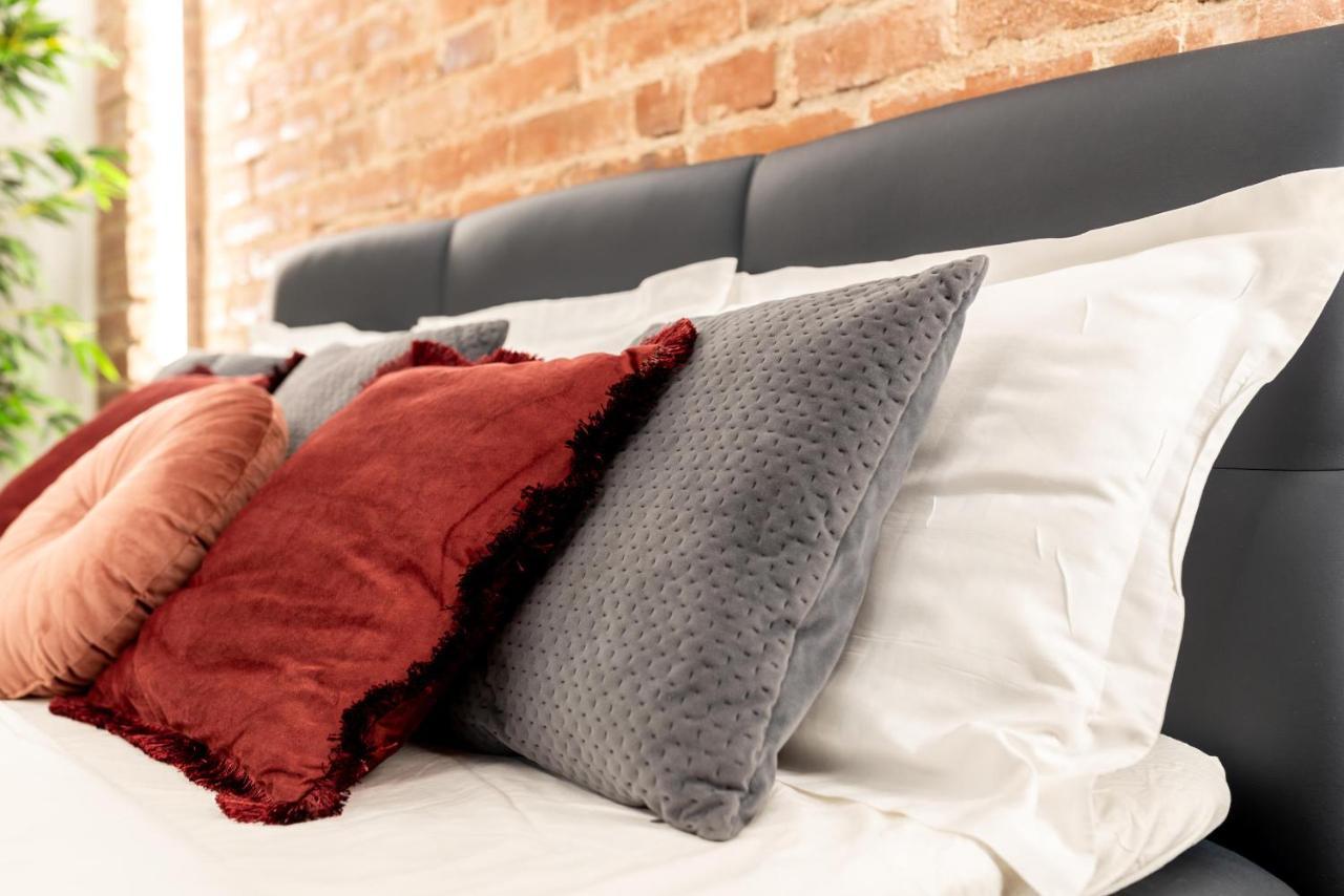 Luxury Living: Smart 2Br Apartment At Unirii Square Bucharest Luaran gambar