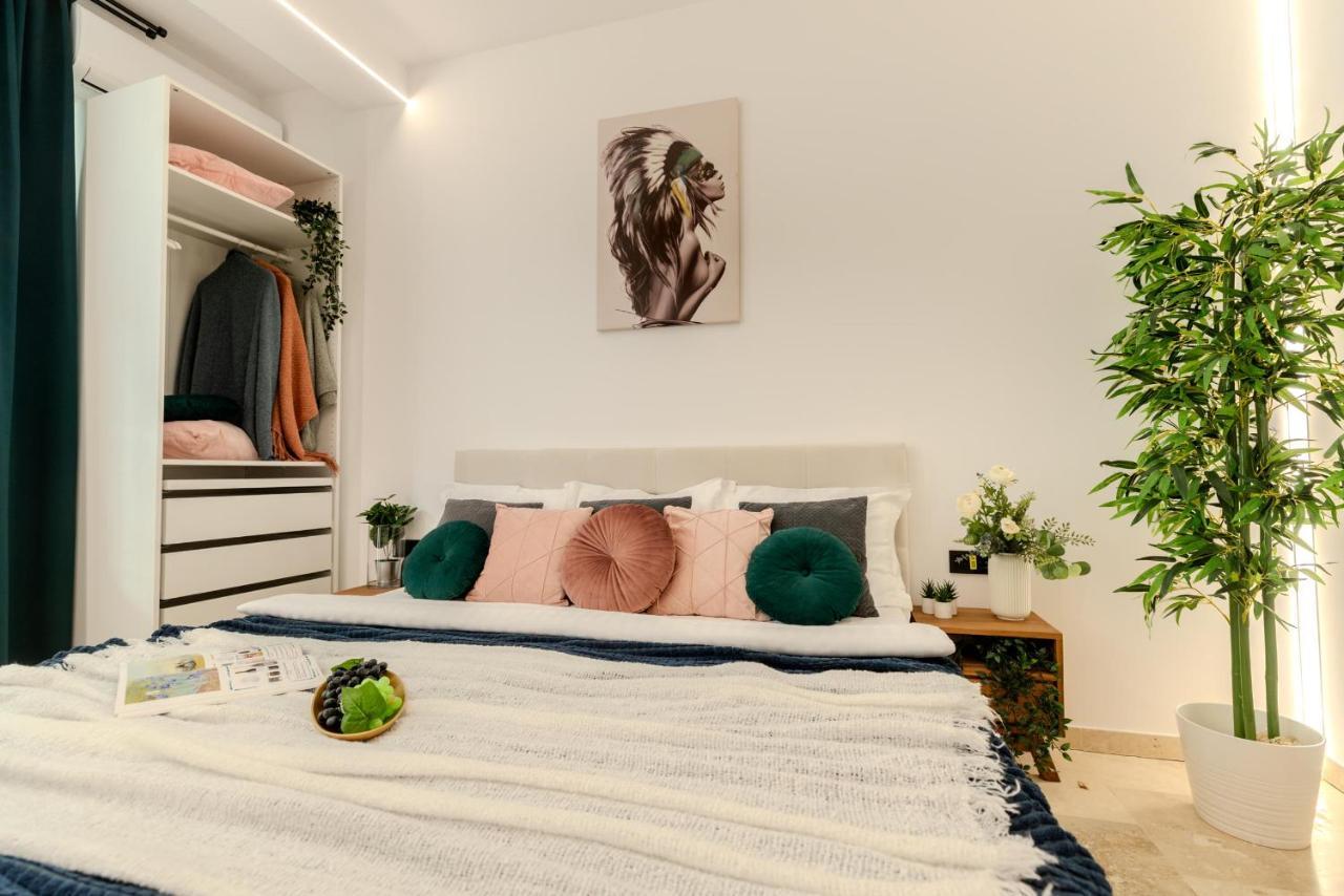 Luxury Living: Smart 2Br Apartment At Unirii Square Bucharest Luaran gambar