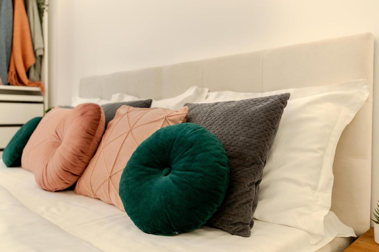 Luxury Living: Smart 2Br Apartment At Unirii Square Bucharest Luaran gambar