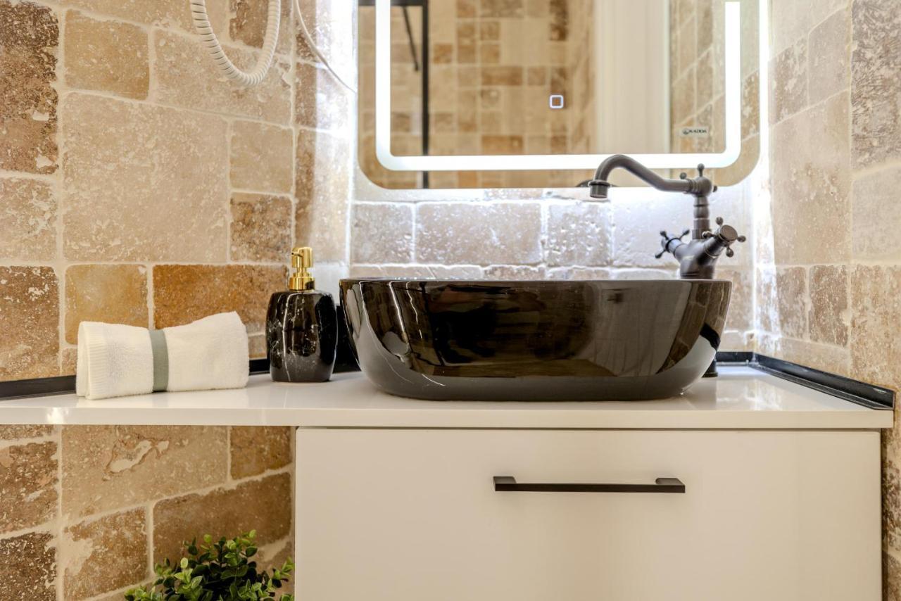 Luxury Living: Smart 2Br Apartment At Unirii Square Bucharest Luaran gambar