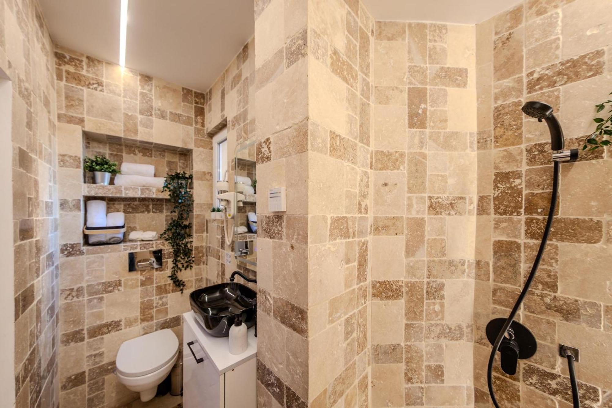Luxury Living: Smart 2Br Apartment At Unirii Square Bucharest Luaran gambar