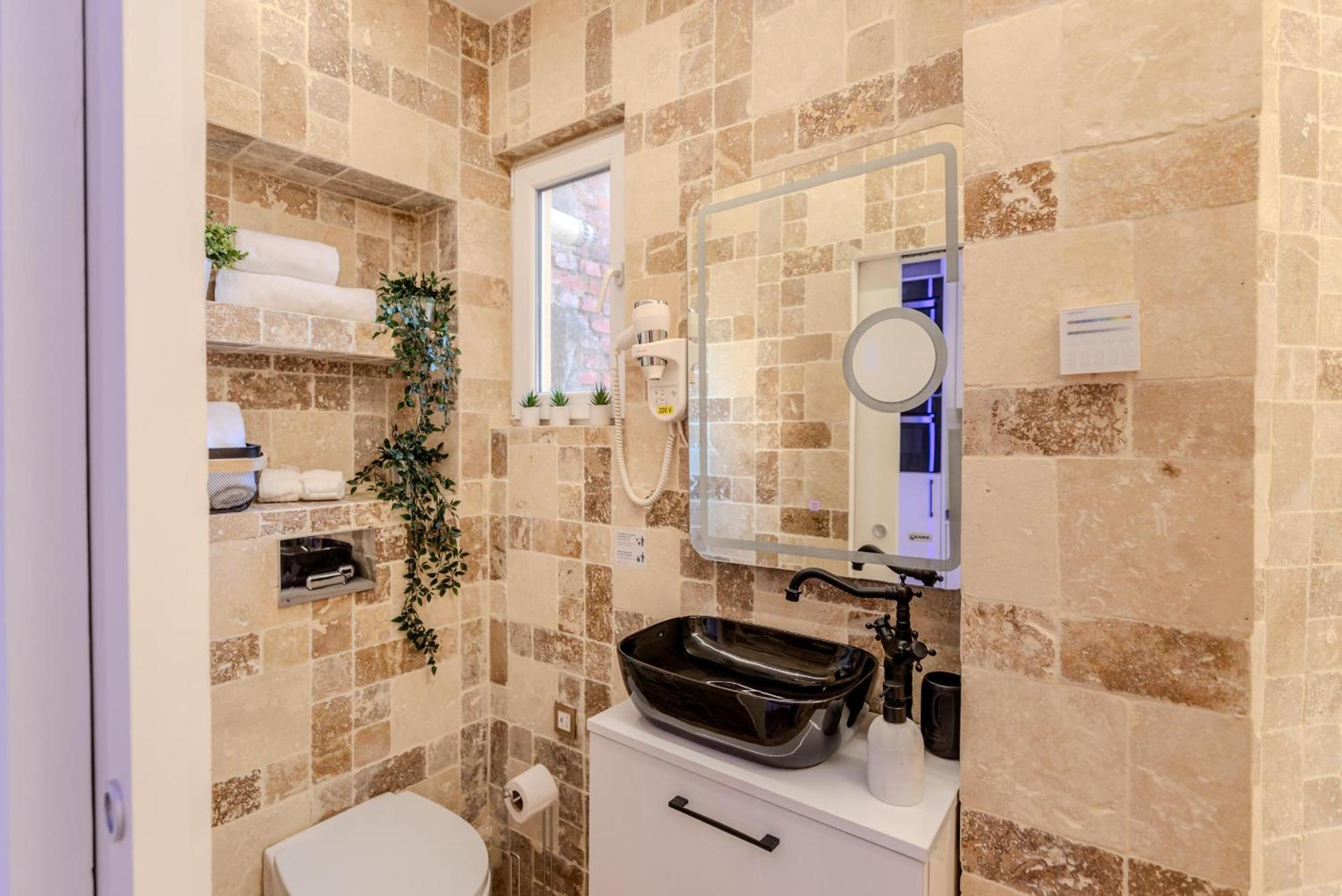 Luxury Living: Smart 2Br Apartment At Unirii Square Bucharest Luaran gambar